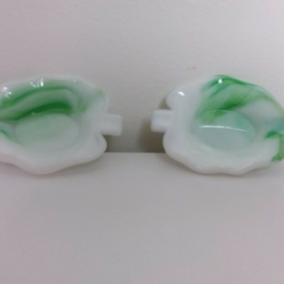 Vtg Set of 2 Green and White Leaf Shaped AKRO AGATE Ashtrays Trinket Dishes - Picture 6 of 8